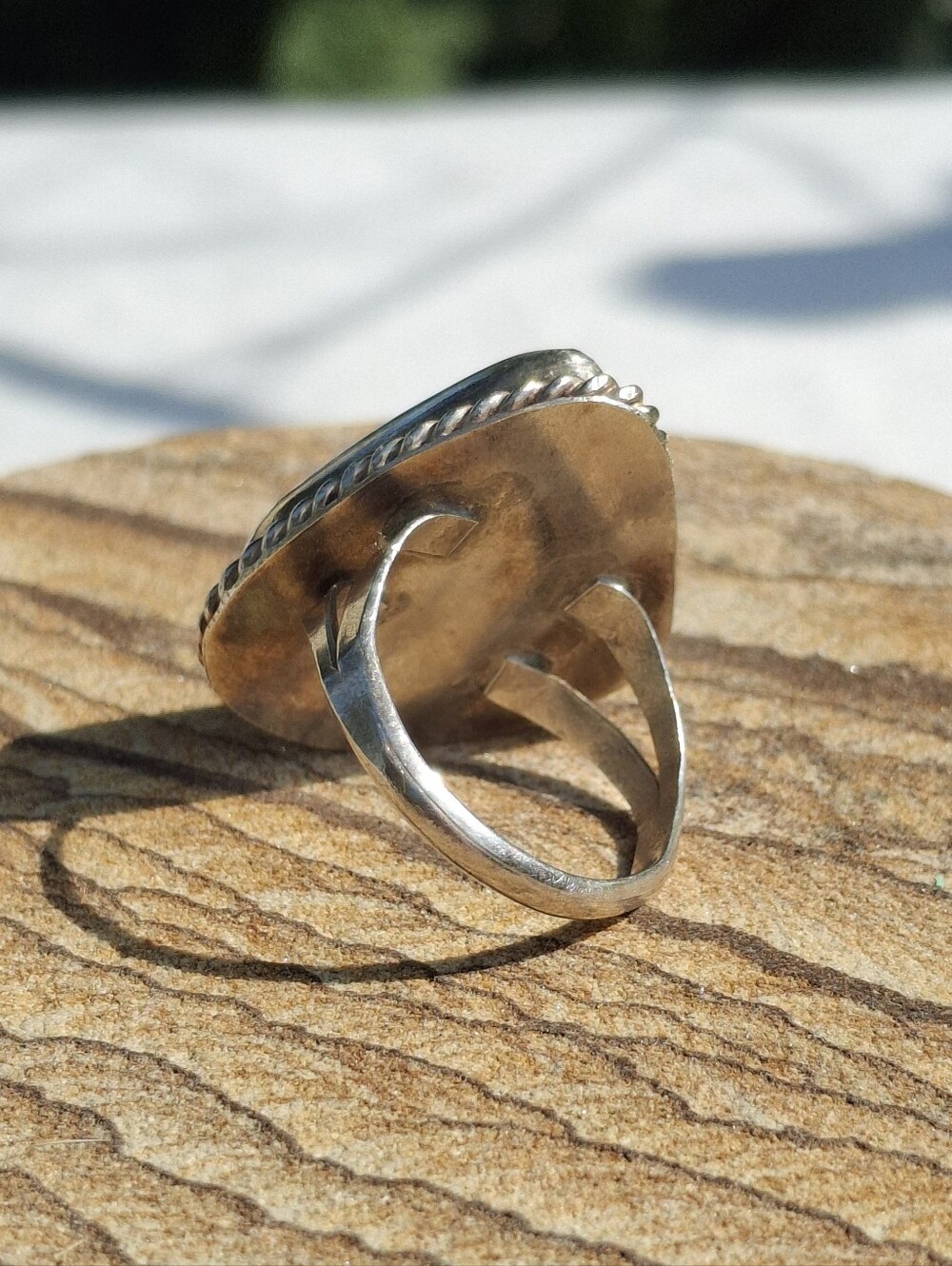 1970's Unmarked Navajo Style Bench Made Sterling Silver & Kingman Turquoise Ring - Picture 4 of 8
